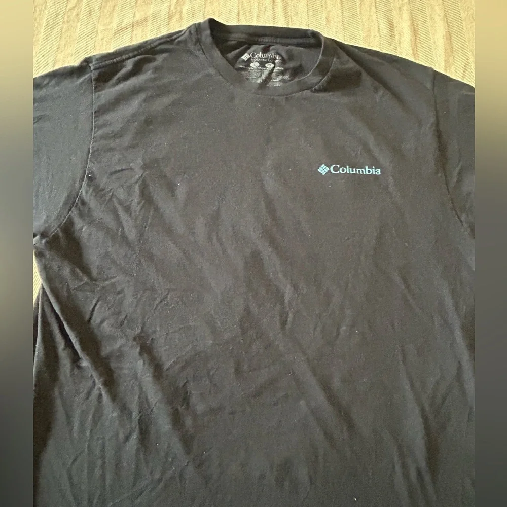 Columbia Black Tee with Purple and Blue Desert Scene - Picture 2 of 3